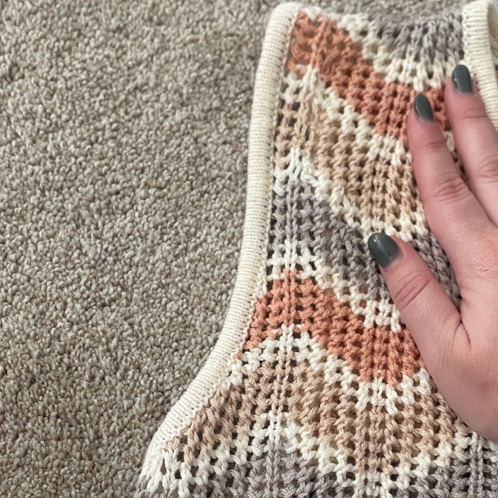 Chevron Knit Button-Down Tank Top - Picture 5 of 5